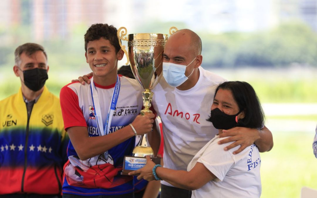 Ganadores de los Juegos Deportivos Escolares Miranda 2022 recibieron reconocimientos