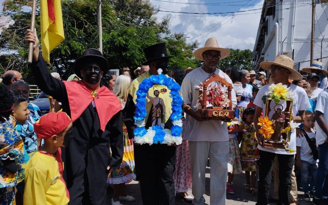 Santos de Guatire se reunieron al son del Tamunangue