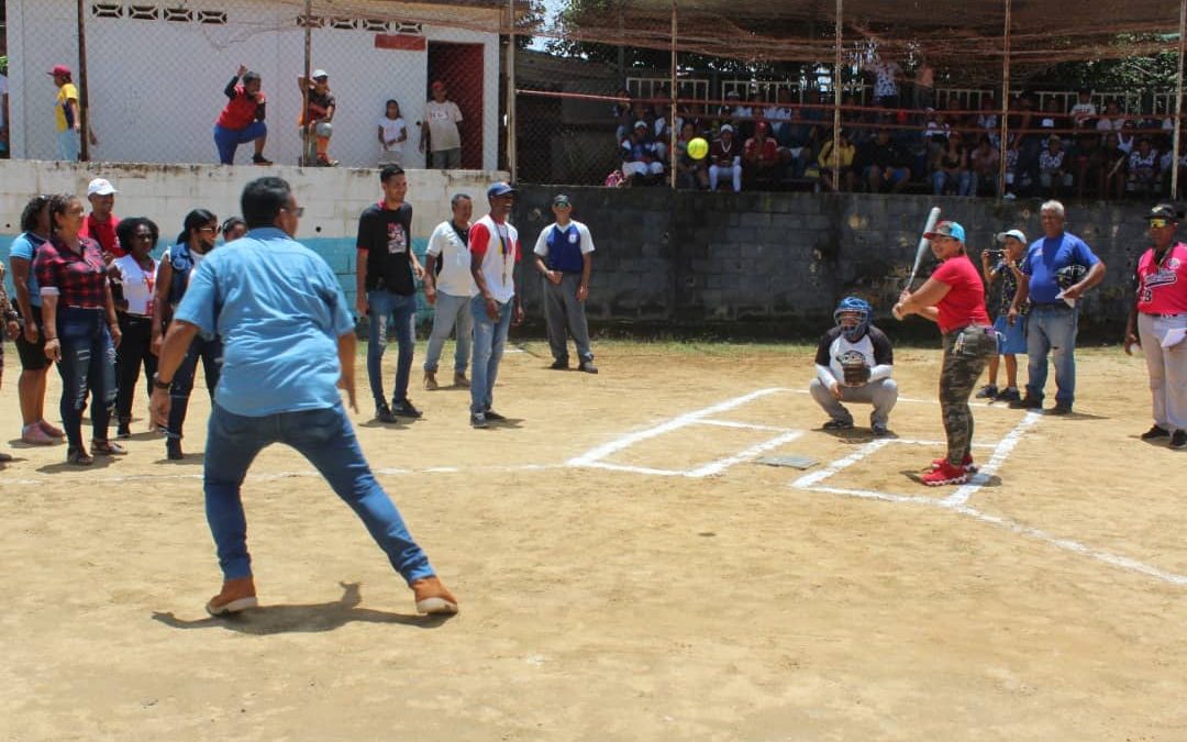 Inauguran campeonato de softbol femenino en Valles del Tuy