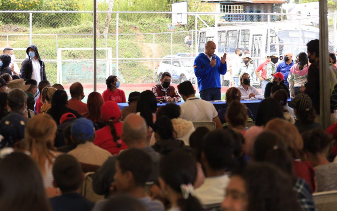 Inicia rehabilitación de escuelas de Terrazas de Miranda en Los Teques