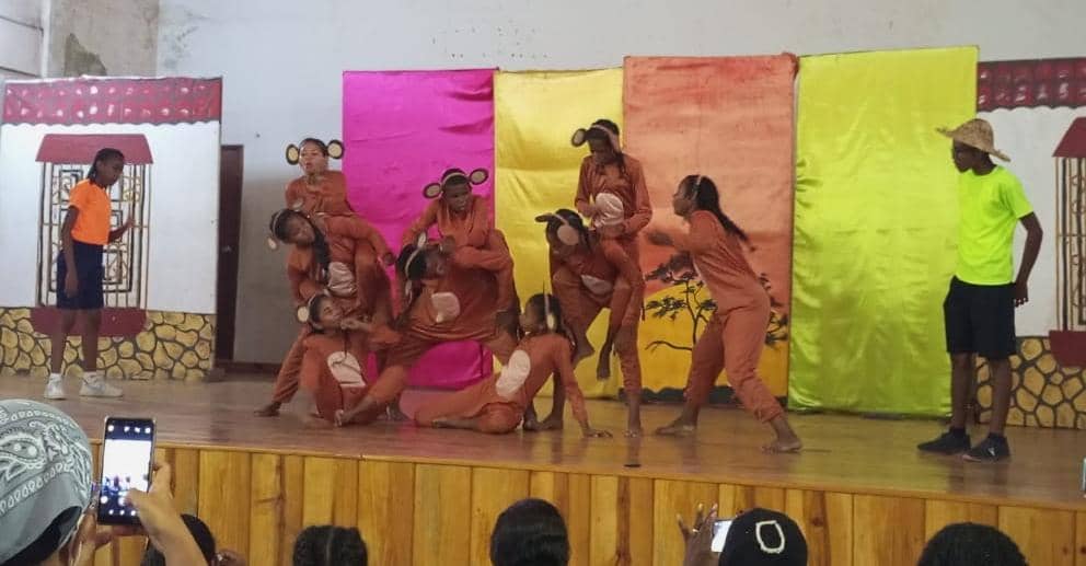 Teatro Negro de Barlovento recreó a niños y jóvenes en Río Chico