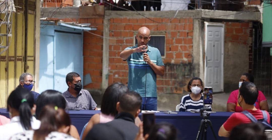 Familias de Las Minas de Baruta recibieron dispositivos para almacenamiento de agua