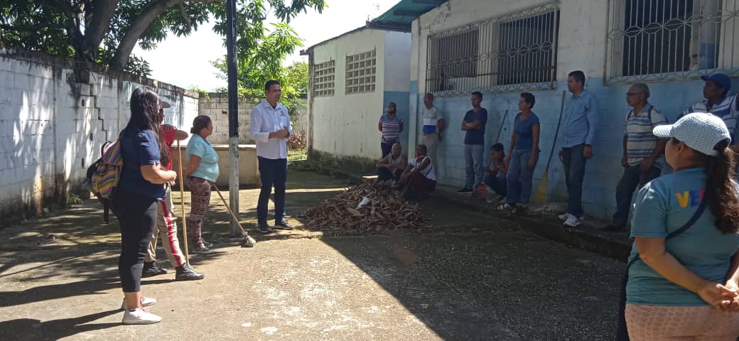 Poder popular y Gobernación de Miranda reacondicionan escuela en Cartanal 