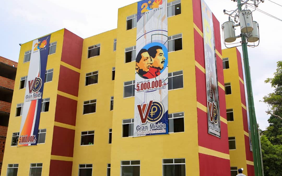 Entregan viviendas en Urbanismo El Paso de Los Teques