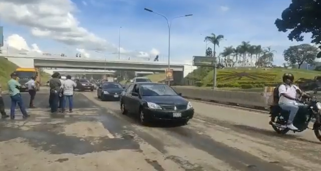 Restablecido tránsito vehicular en Autopista Gran Cacique Guaicaipuro