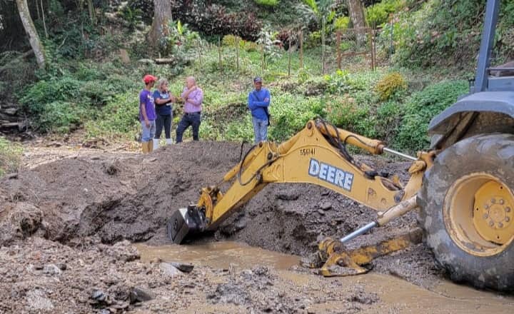 Atendidos deslizamientos de tierra en El Jarillo