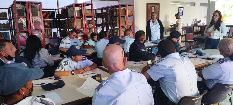 Policías de Miranda se forman como mediadores de lectura