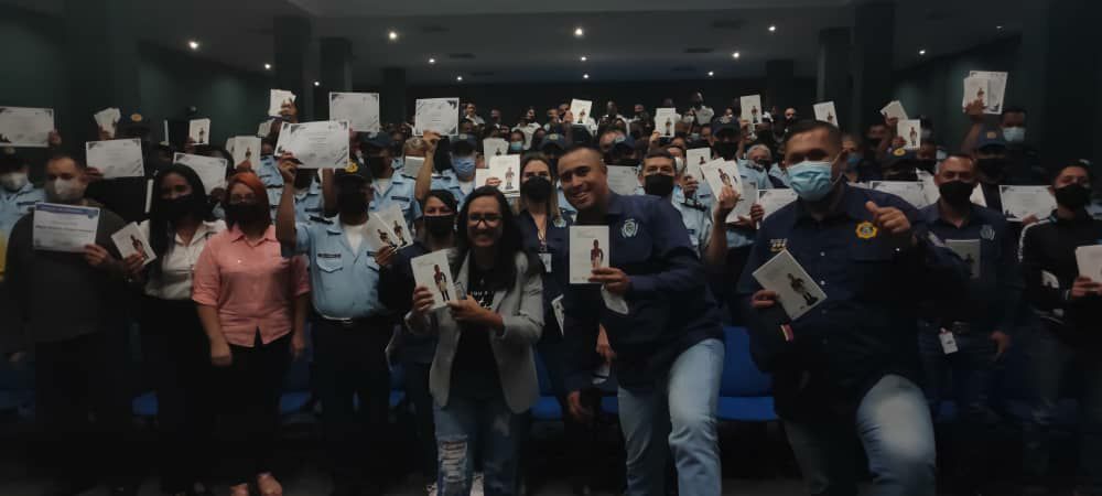 Activan 30 círculos de lectura en la Policía de Miranda