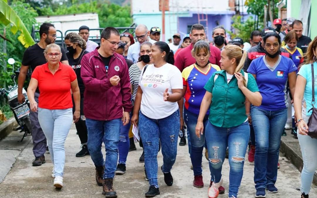 Consejos comunales de Miranda reciben recursos para proyectos comunitarios