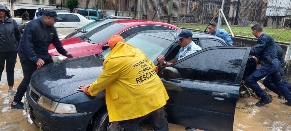 Atienden desbordamientos de quebradas  en Altos Mirandinos