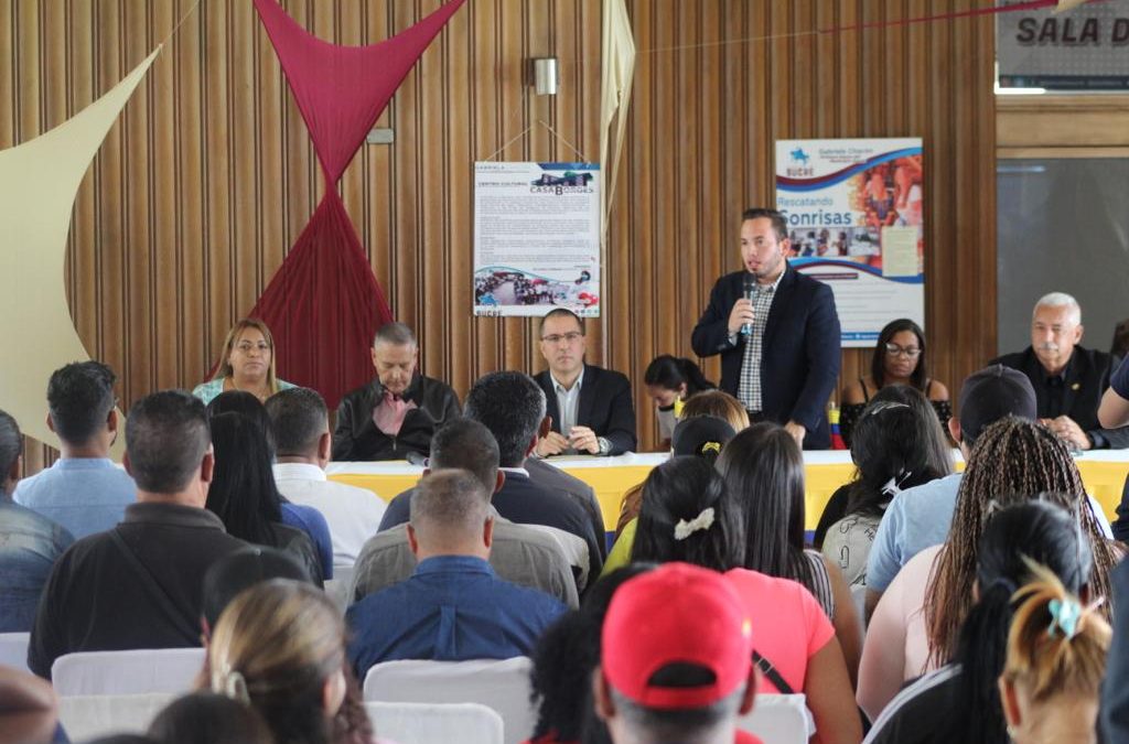 Comuneros mirandinos reciben orden Aristóbulo Istúriz
