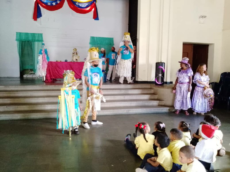 Ciclo festivo navideño de Miranda se sumó a actividades estudiantiles