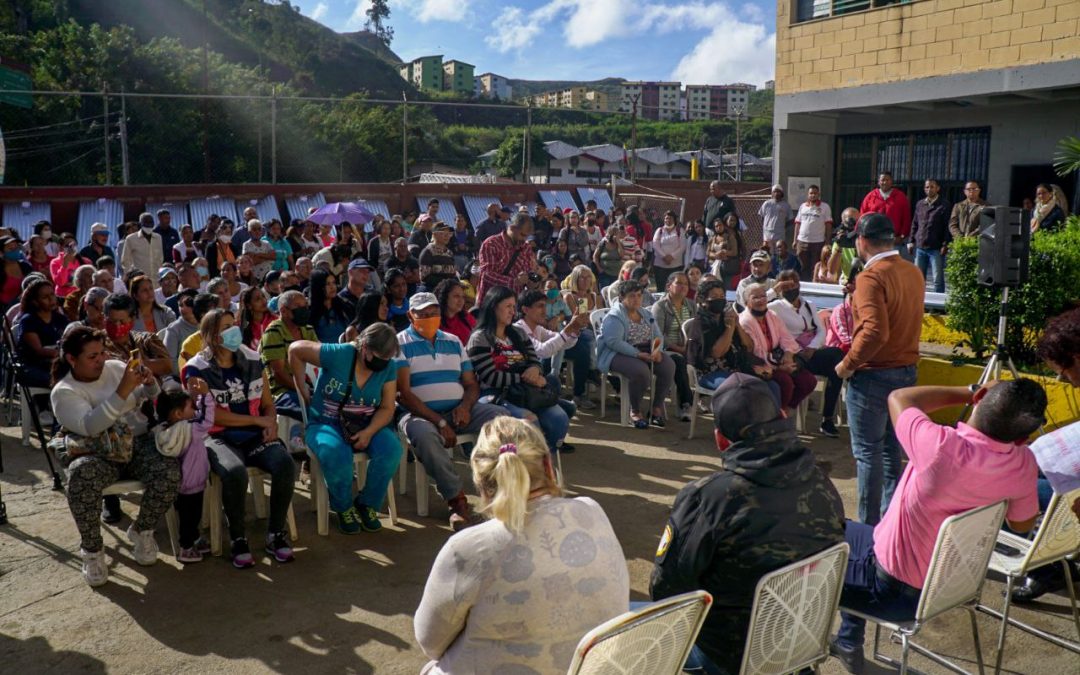 Familias de Guaicaipuro recibieron insumos para reparación de sus viviendas