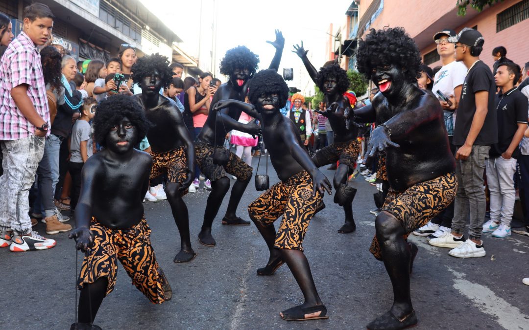 Desfile de carnaval regaló sonrisas a niños de Los Teques