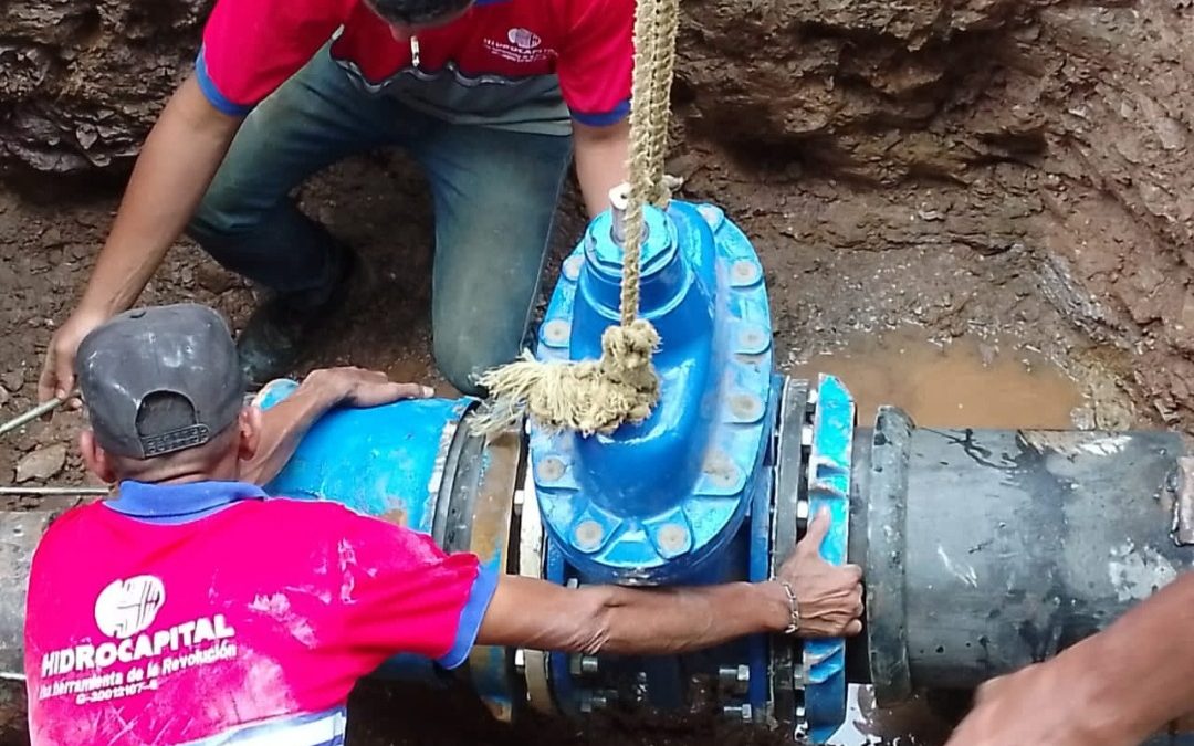 Vuelve el agua a Los Sapitos de Caucagüita con reparación de avería