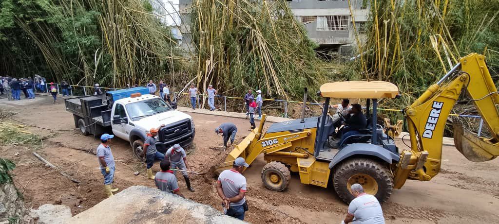 Culminan trabajos de reparación de tubo matriz en San Antonio de Los Altos