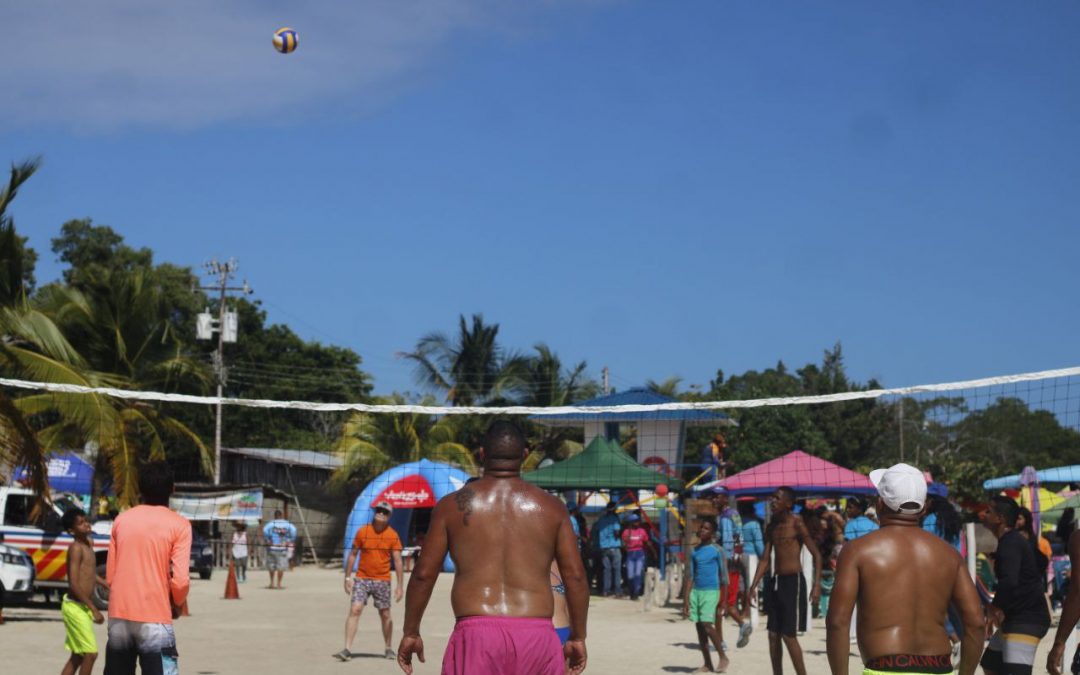Deporte y recreación acompañan a turistas en playas mirandinas