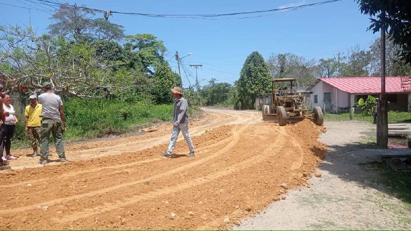 Optimizan carreteras y vías agrícolas de Barlovento