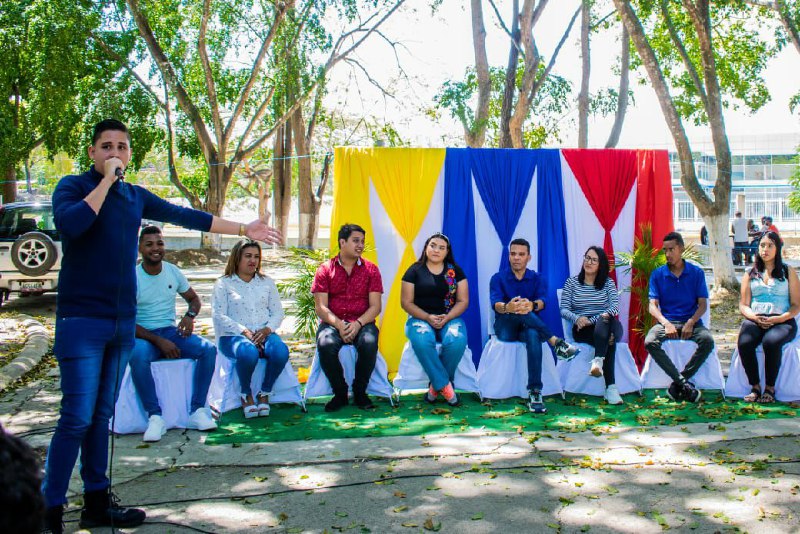 Miranda celebró Día Mundial de la Poesía entre cantos y rimas