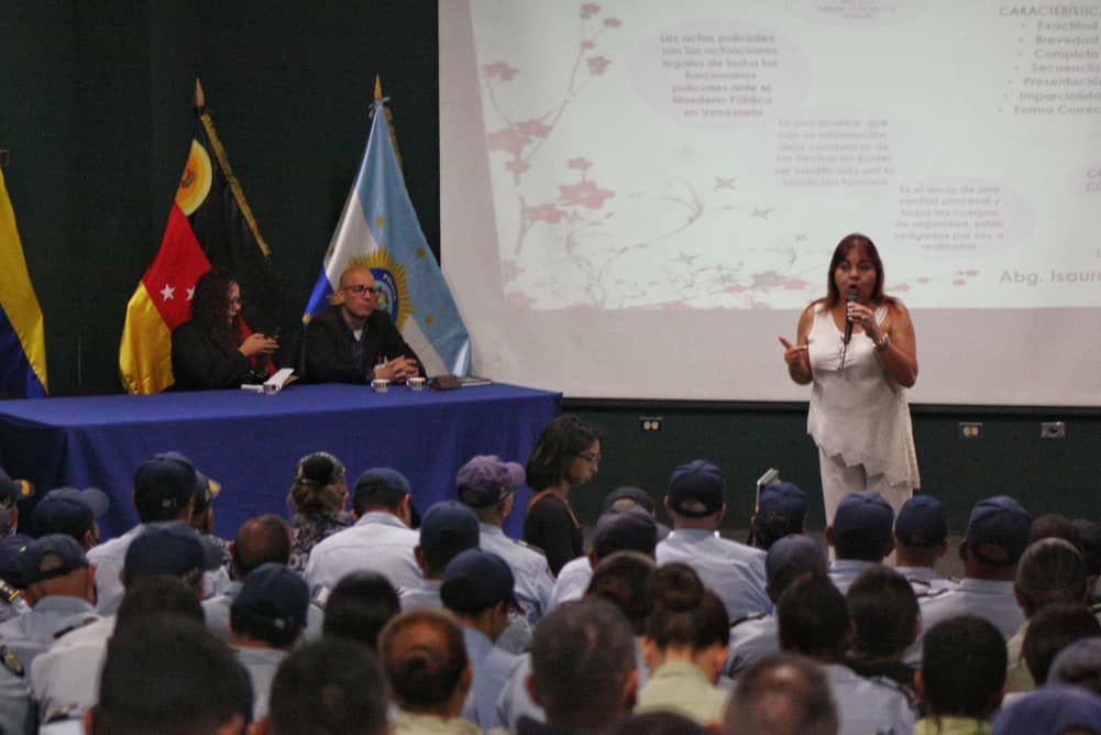 Funcionarios policiales actualizan formación en materia de violencia de género