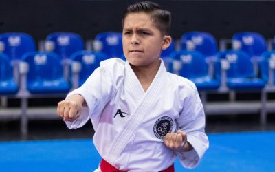 El Papá Carrillo recibe copa internacional de karate