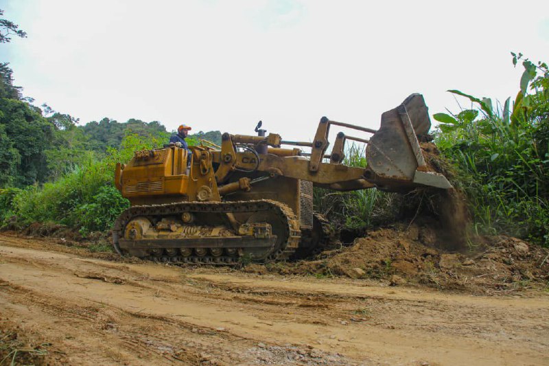 Rehabilitan vialidad de la Ruta de la Mandarina