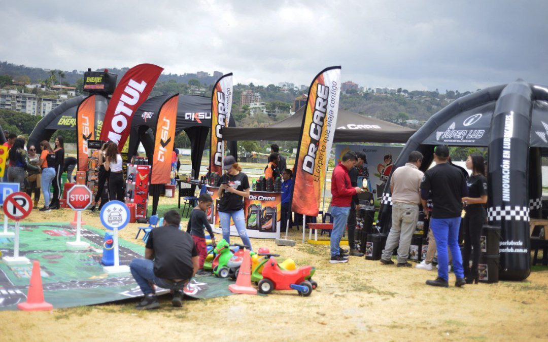Feria integral atiende a conductores de Miranda