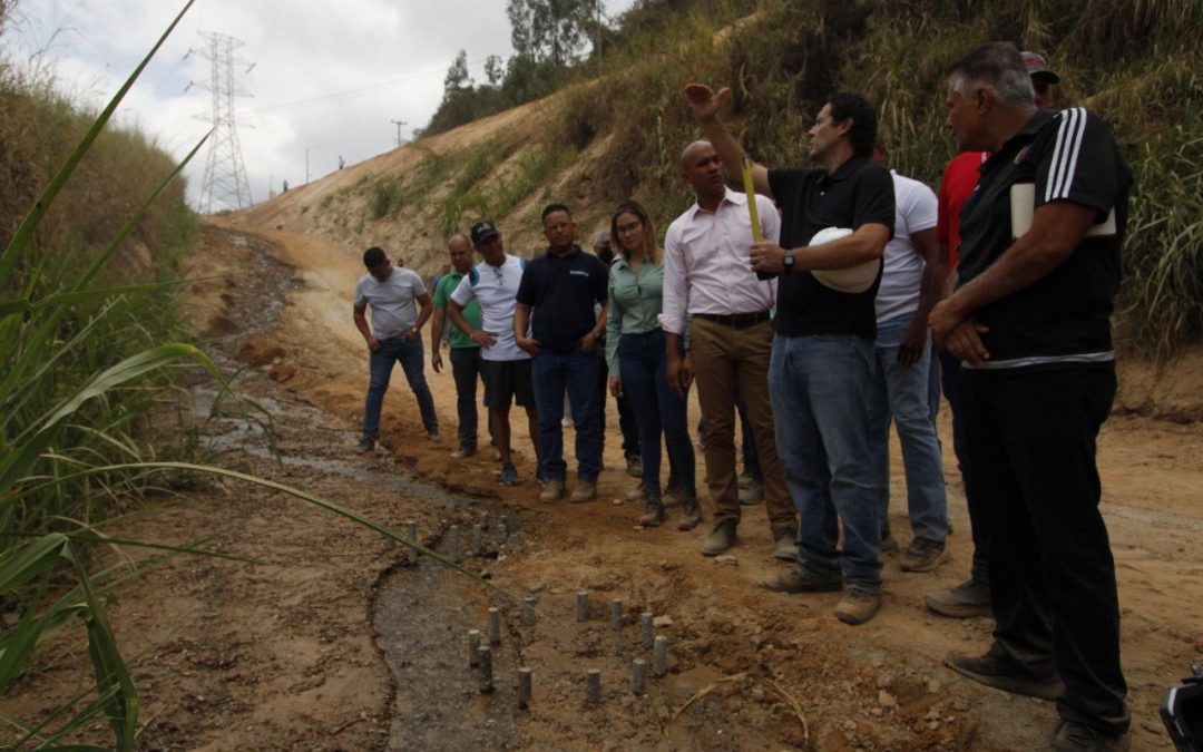 Avanzan trabajos de rehabilitación de vialidad en El Encantado