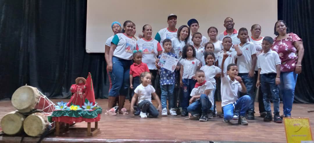 Niños de Santa Lucía participaron en conversatorio de fábula