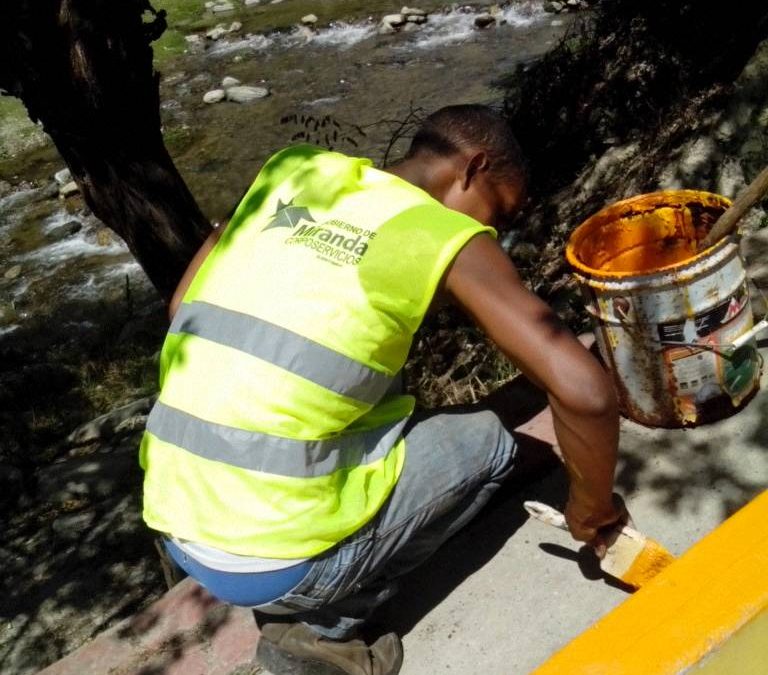 Construyen sistema de canalización en vía Los Anaucos de Cristóbal Rojas