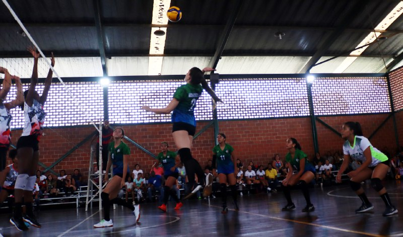 Estadal de volibol juvenil femenino arrancó en Los Teques
