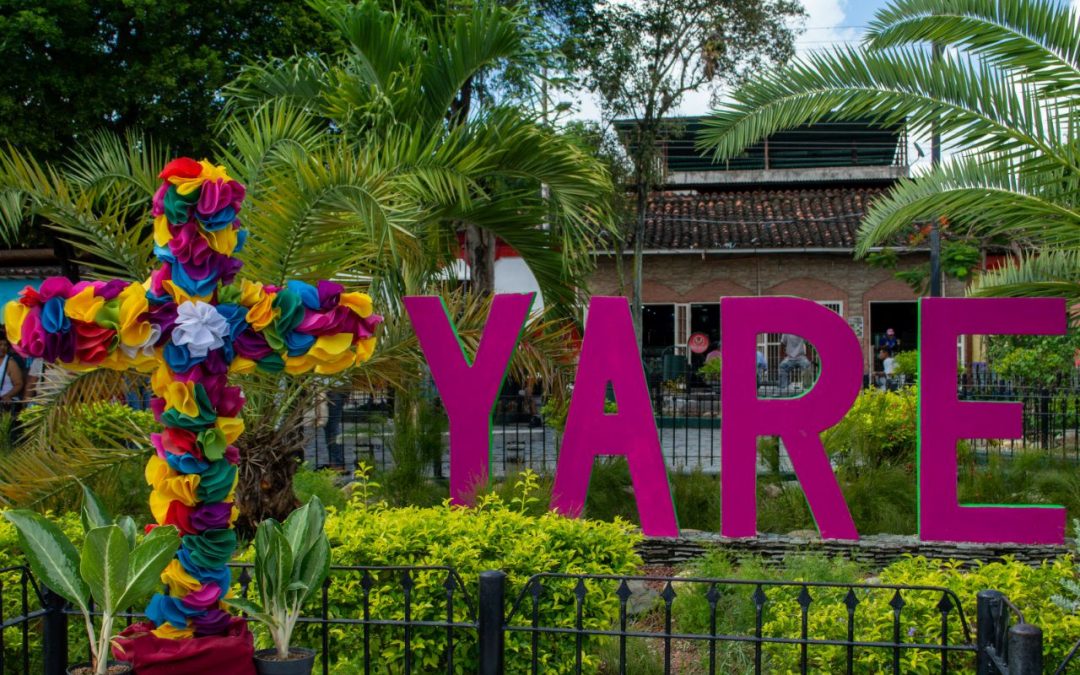 Reconocen labor de portadores patrimoniales de la Cruz de Mayo de Yare