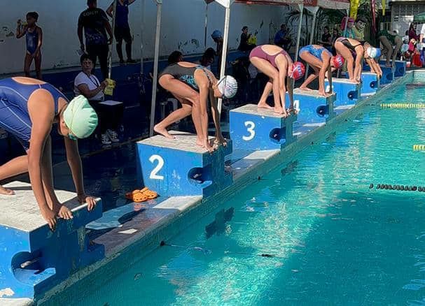 Más de 20 clubes participan en festival preinfantil de natación Adaem 2023