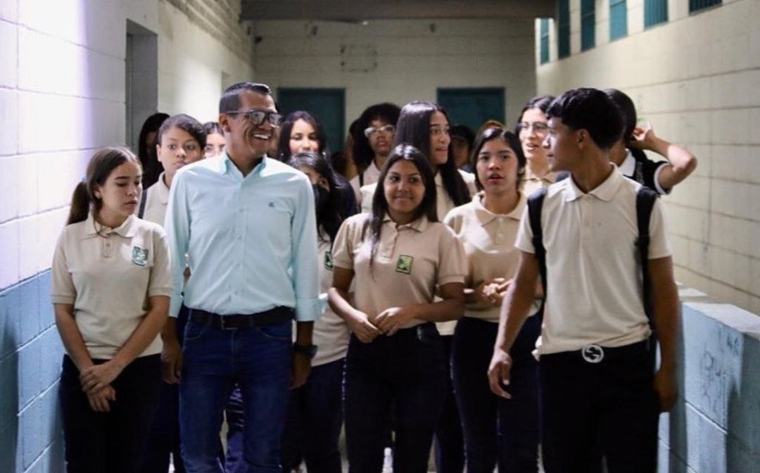 Estudiantes de Petare suman aportes por la calidad educativa