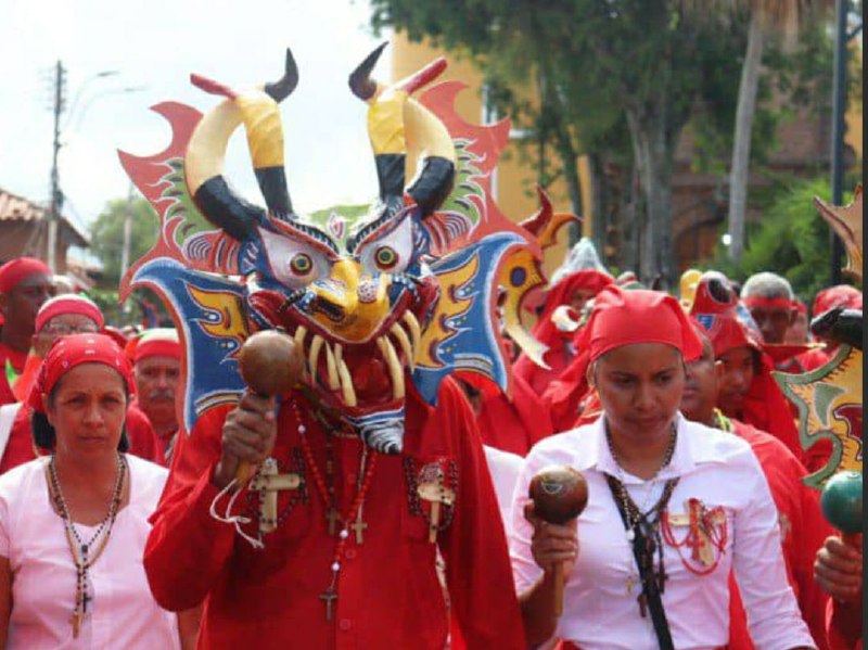 Feria artesanal da inicio a la celebración de los Diablos Danzantes de Yare