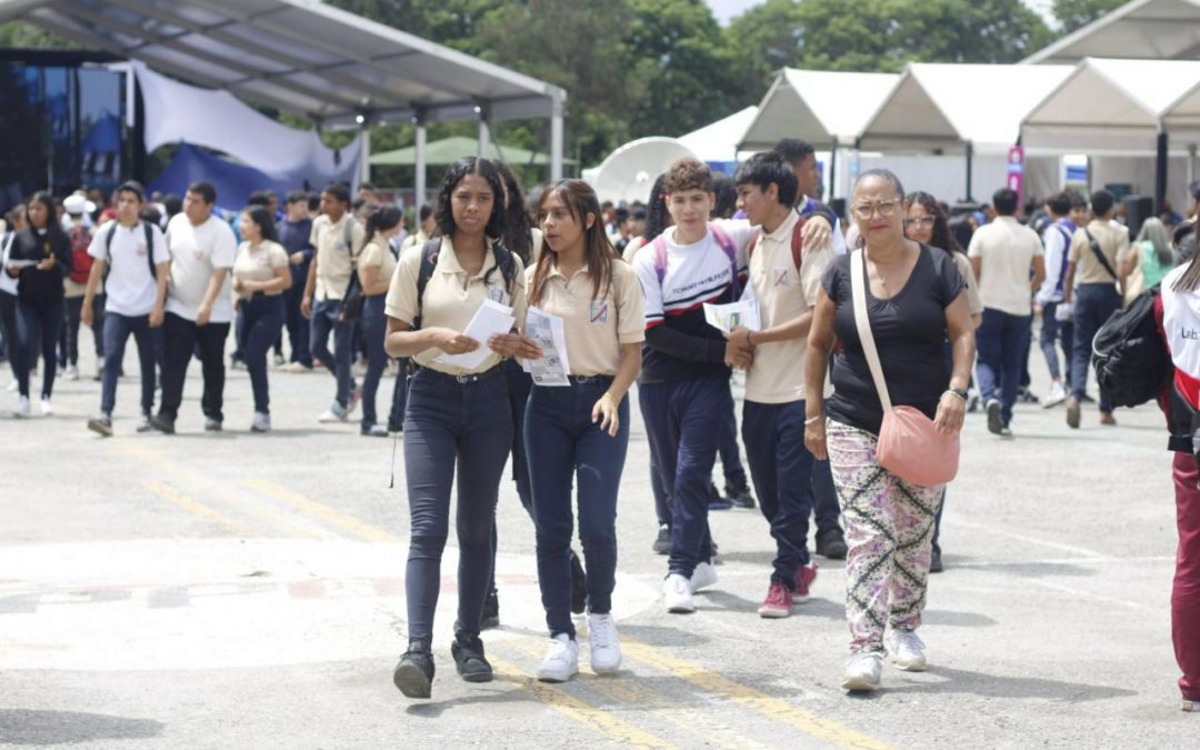 Asistencia masiva a la Expoferia Oportunidades de Estudios Miranda 2023
