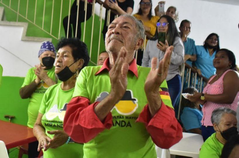 Abuelos de Guarenas bailaron y se ejercitaron en jornada deportiva