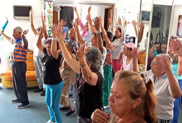 Adultos mayores de Carrizal se movieron con actividad física comunitaria