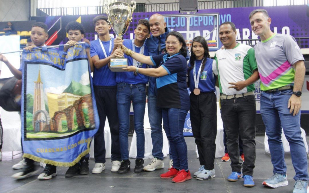 Premian a ganadores de los juegos estudiantiles Miranda 2023