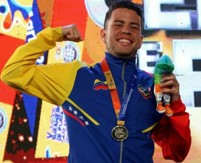 Mirandino Miguel Rangel consigue medalla de plata en suramericano de playa