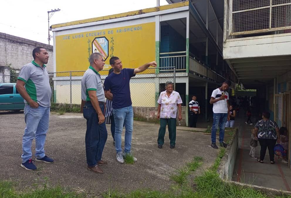 Definen plan para renovar escuelas de Guaremal en Guaicaipuro