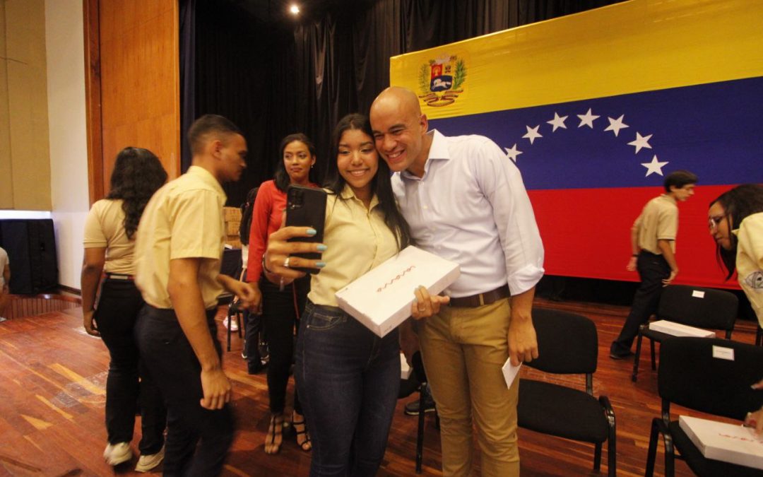 Bachilleres de Miranda con mejores promedios fueron reconocidos