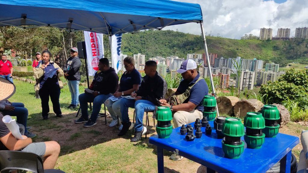 Vecinos de Los Salias reciben tuberías para proyecto comunitario de agua potable