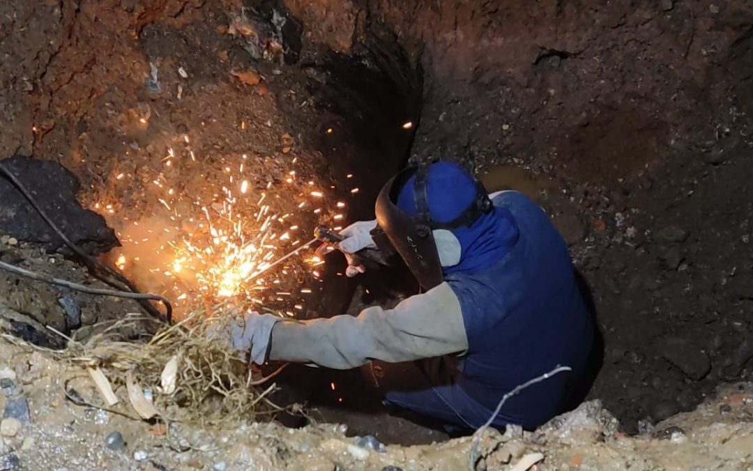 Reparan tubería en Petare a través Sistema 1X10 del Buen Gobierno