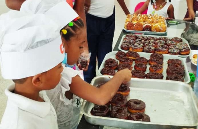 Miranda mantiene talleres de panadería para niños durante periodo vacacional