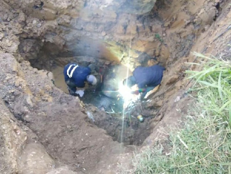 Reparan tubería para favorecer a más de 7.700 familias de comunidades de Higuerote