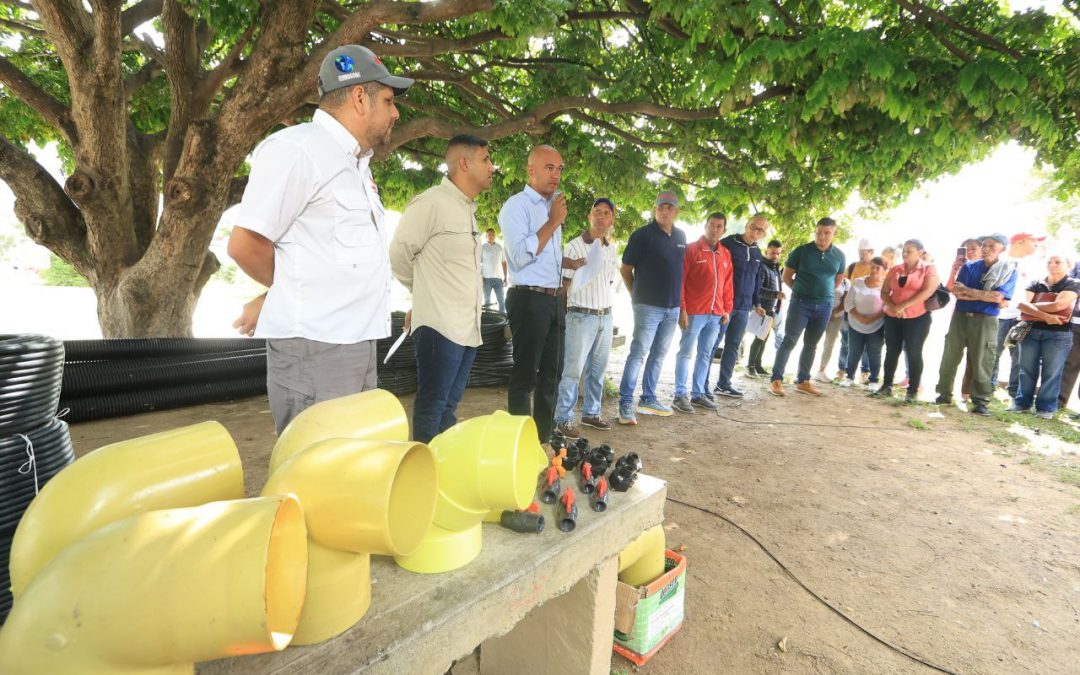Entregan materiales para mejorar servicio de agua en Hoyo de la Puerta