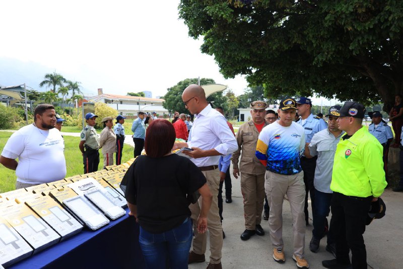 Filas de Mariches recibe luminarias para proyectos de la Consulta Popular Miranda 2023