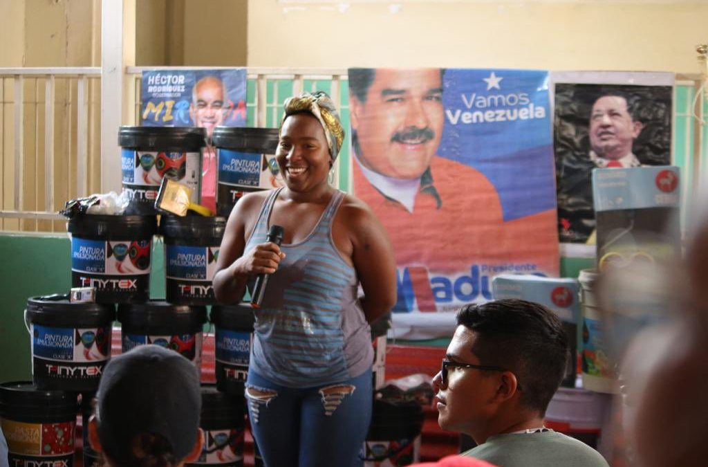 Bricomiles de Plaza y Zamora reciben insumos para renovar escuelas
