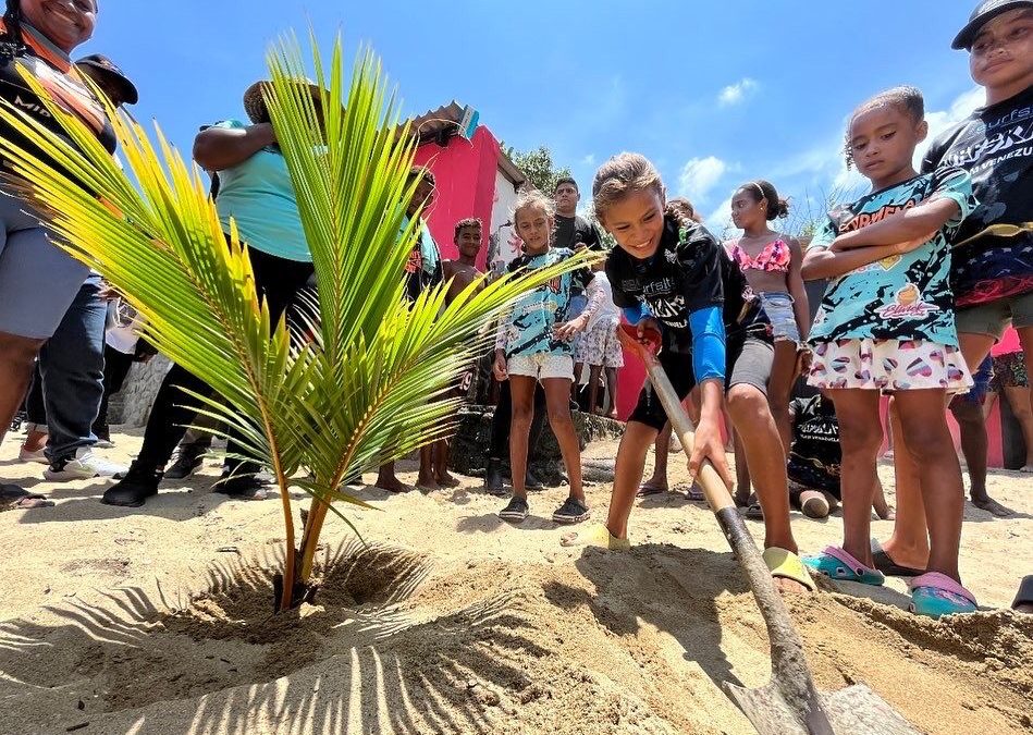Siembra de cocoteros y jornada gastronómica realizaron en Chirimena por Día de las Playas
